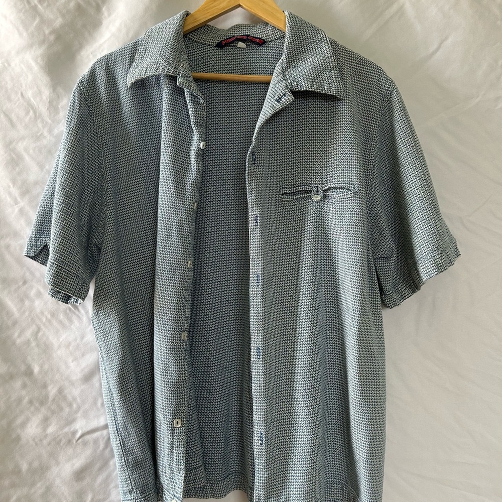 SOLD ‼️ Men’s 90s knitted button down